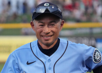 Derek Jeter reacts to surprising Ichiro unanimous HOF snub